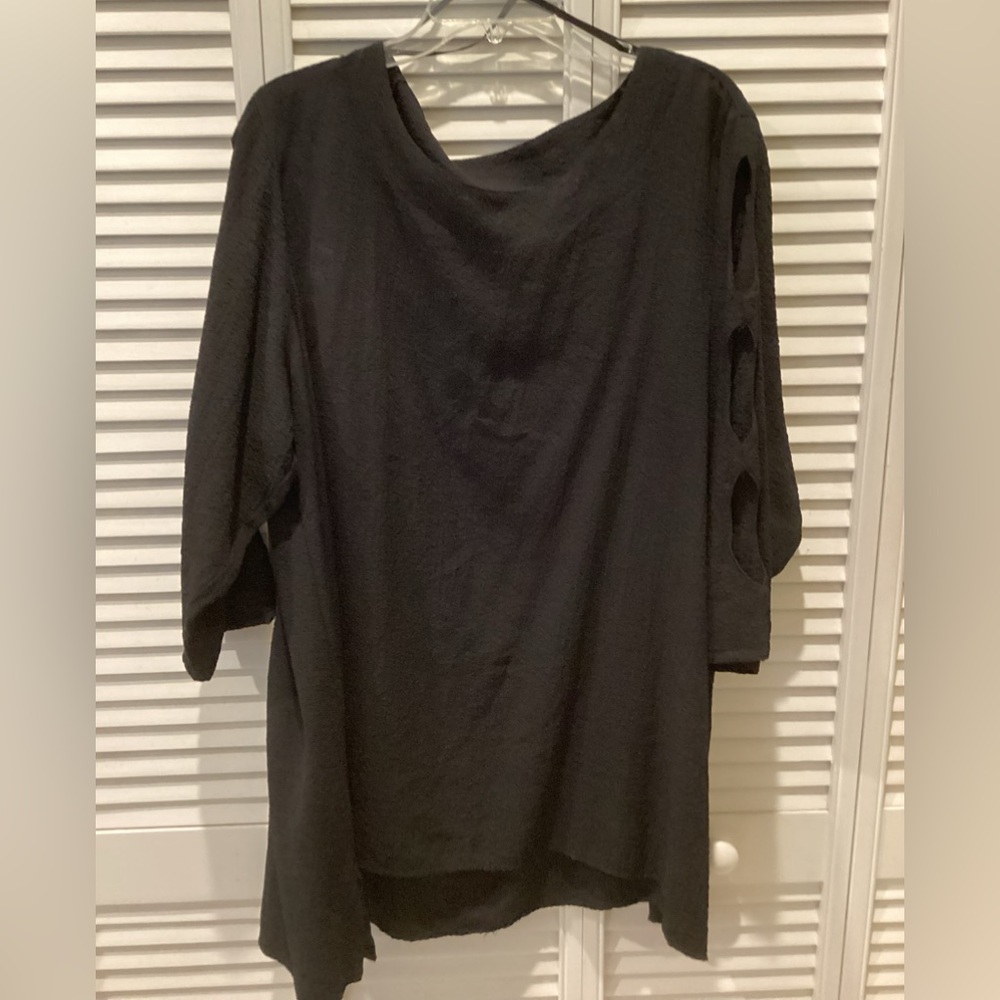 Black Cut-Out Sleeve Tunic Top